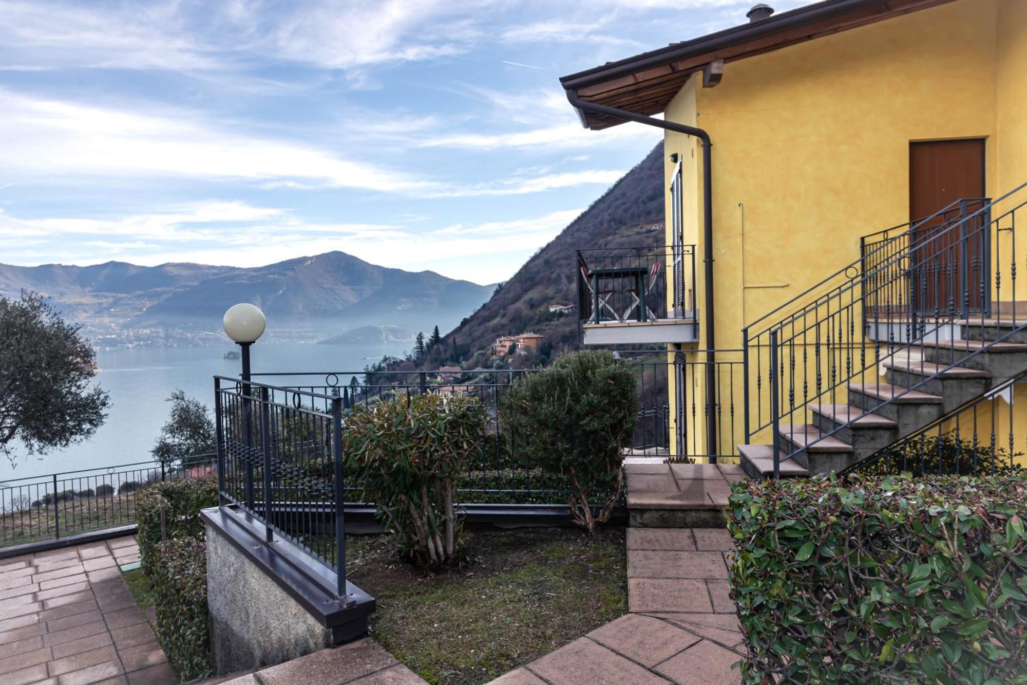 Residenza Coccinelle Vista Lago D'Iseo Tavernola Bergamasca Exterior foto