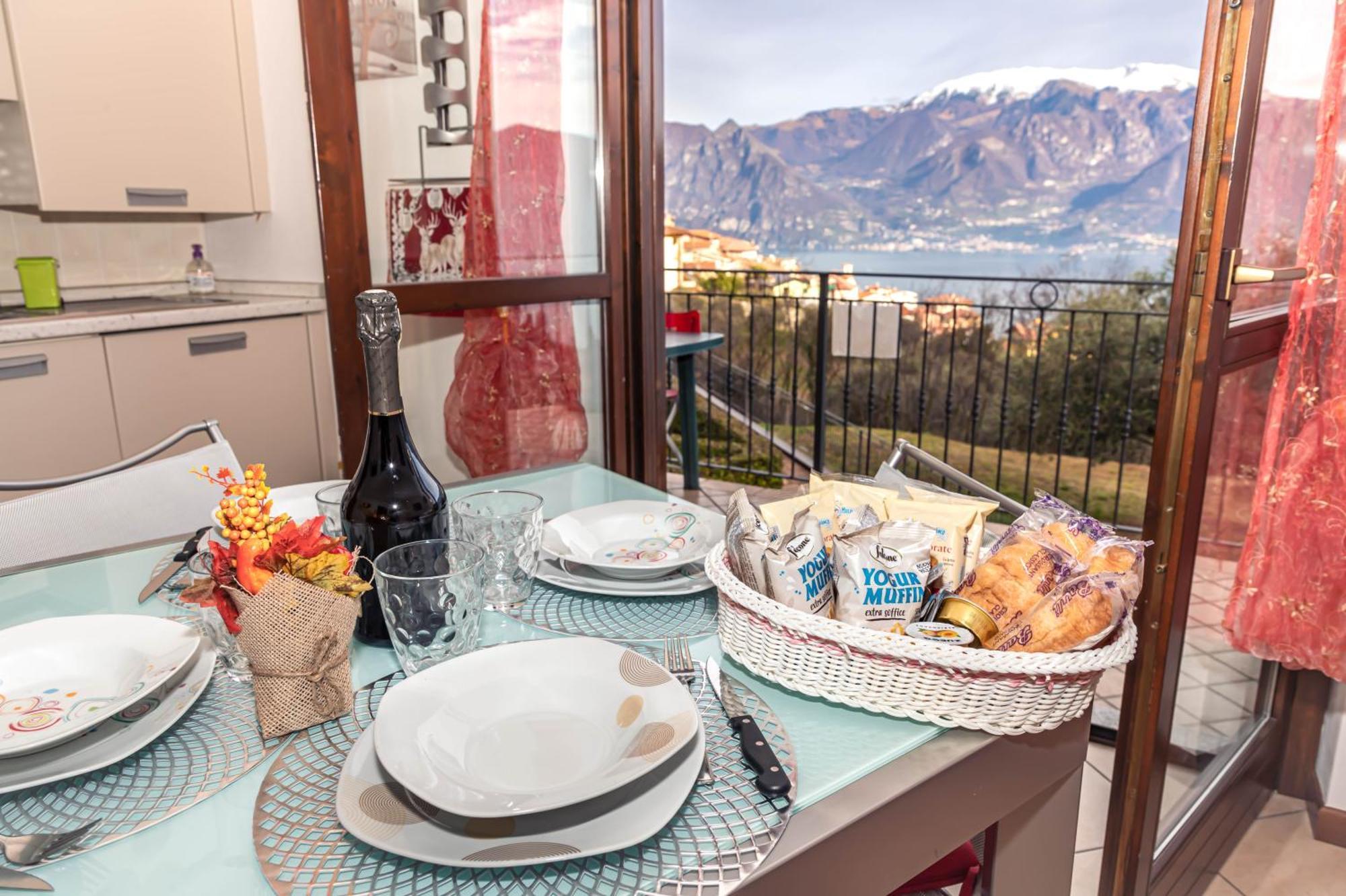 Residenza Coccinelle Vista Lago D'Iseo Tavernola Bergamasca Exterior foto