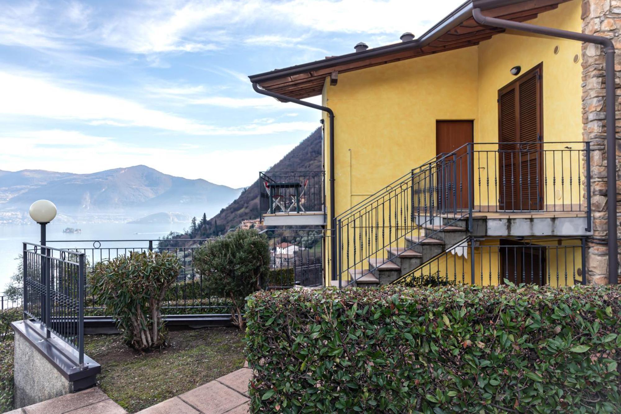 Residenza Coccinelle Vista Lago D'Iseo Tavernola Bergamasca Exterior foto