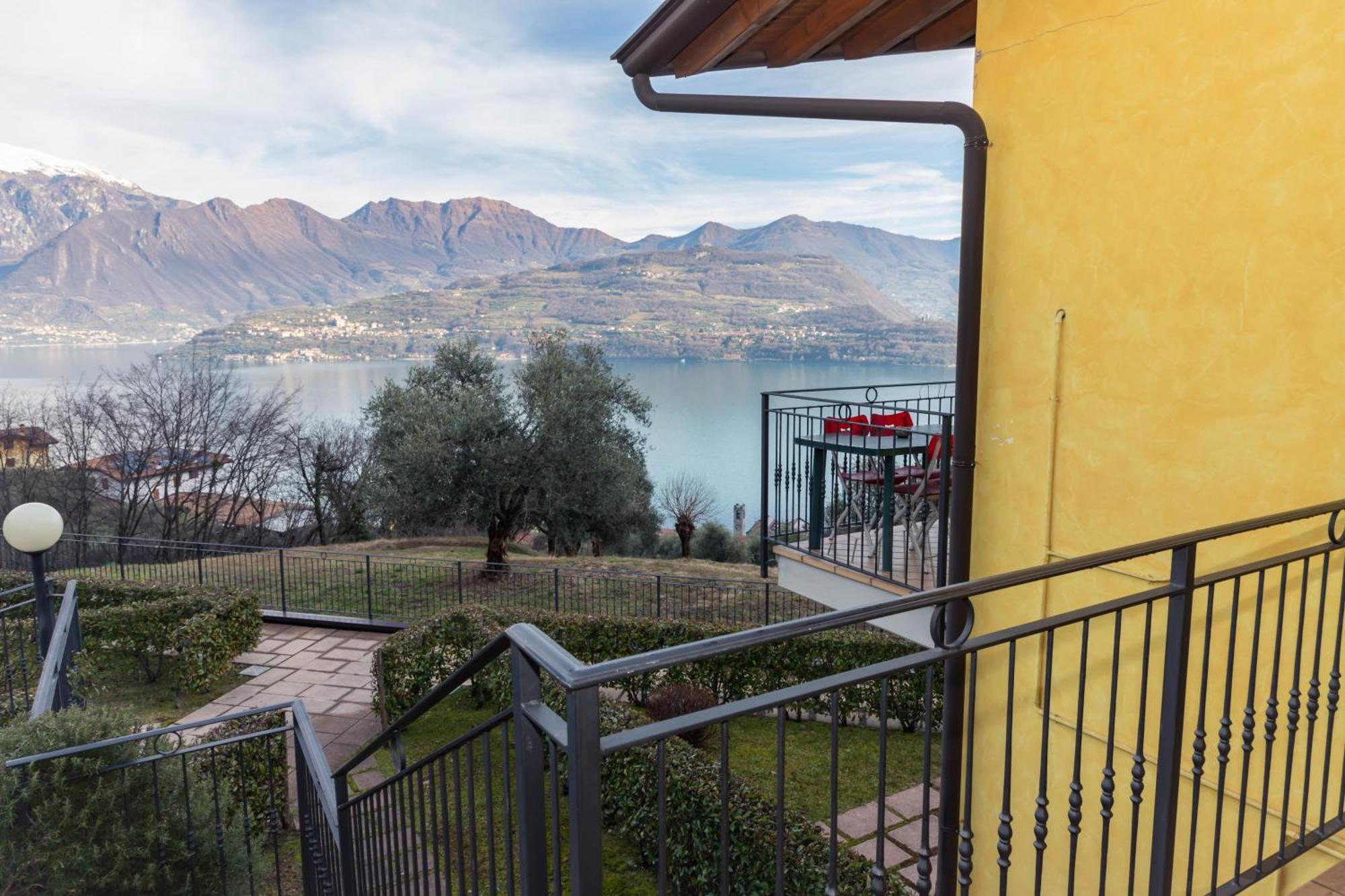 Residenza Coccinelle Vista Lago D'Iseo Tavernola Bergamasca Exterior foto