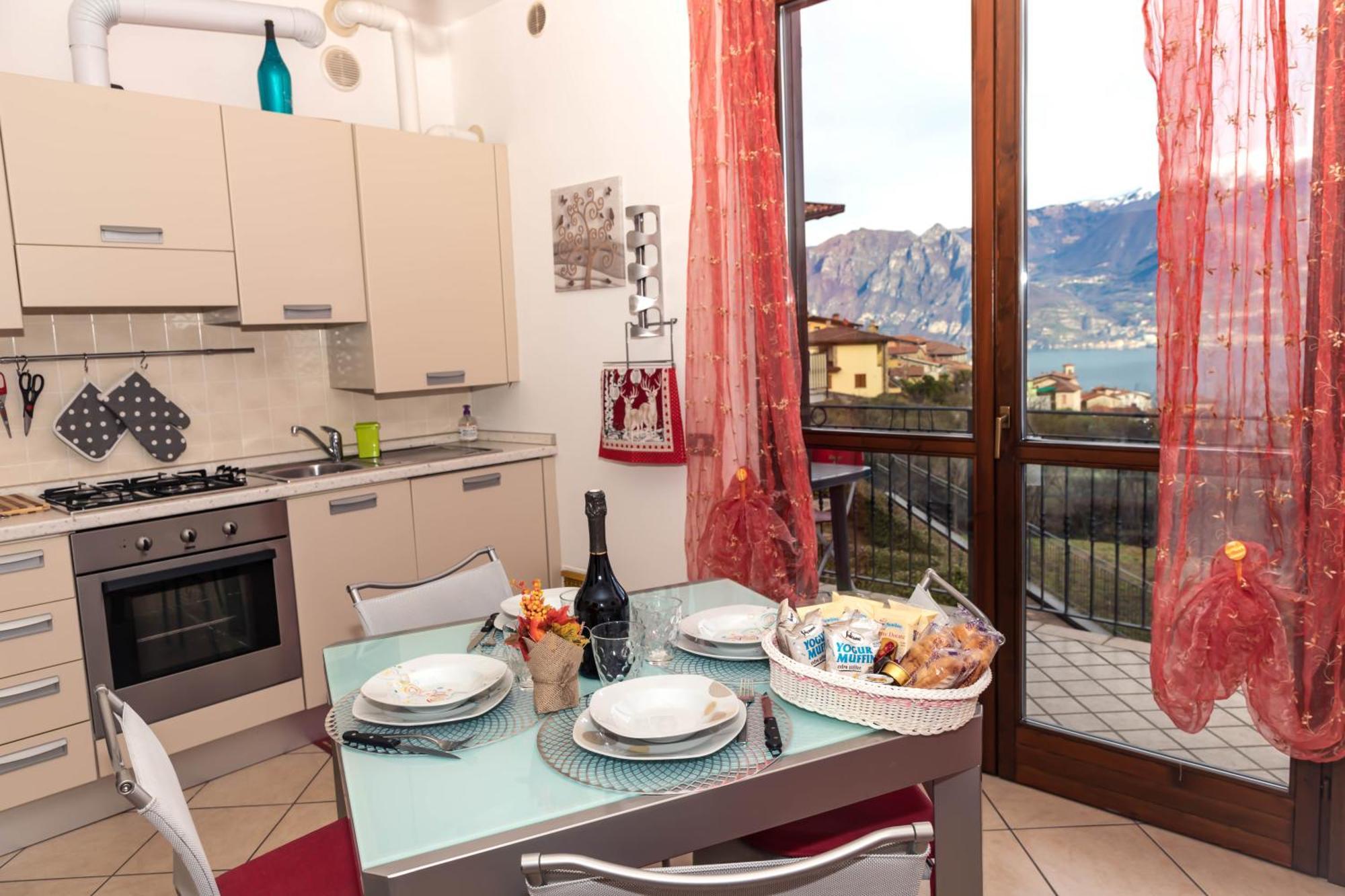 Residenza Coccinelle Vista Lago D'Iseo Tavernola Bergamasca Exterior foto