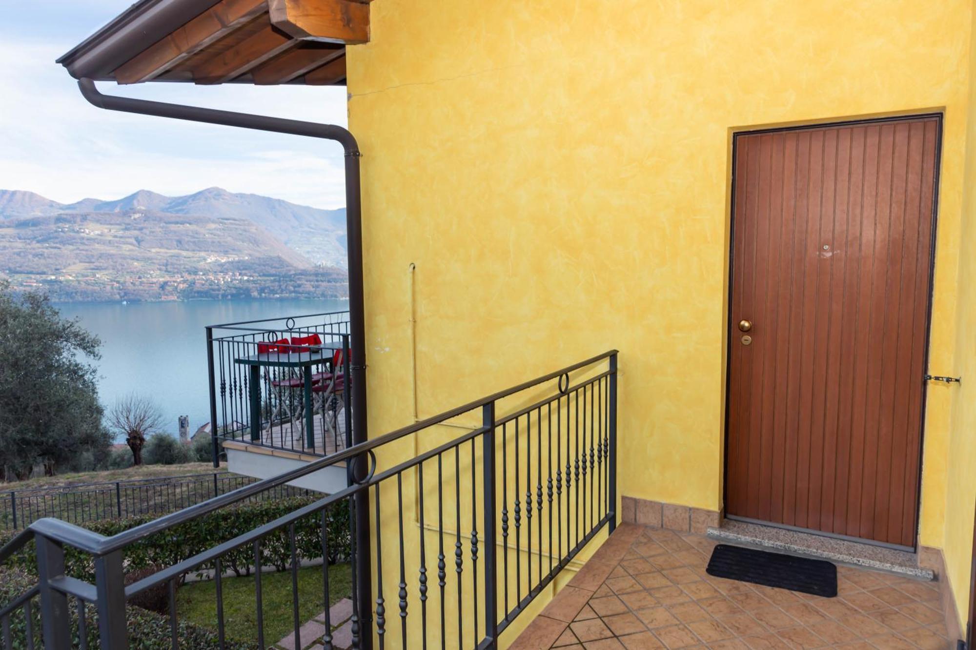 Residenza Coccinelle Vista Lago D'Iseo Tavernola Bergamasca Exterior foto