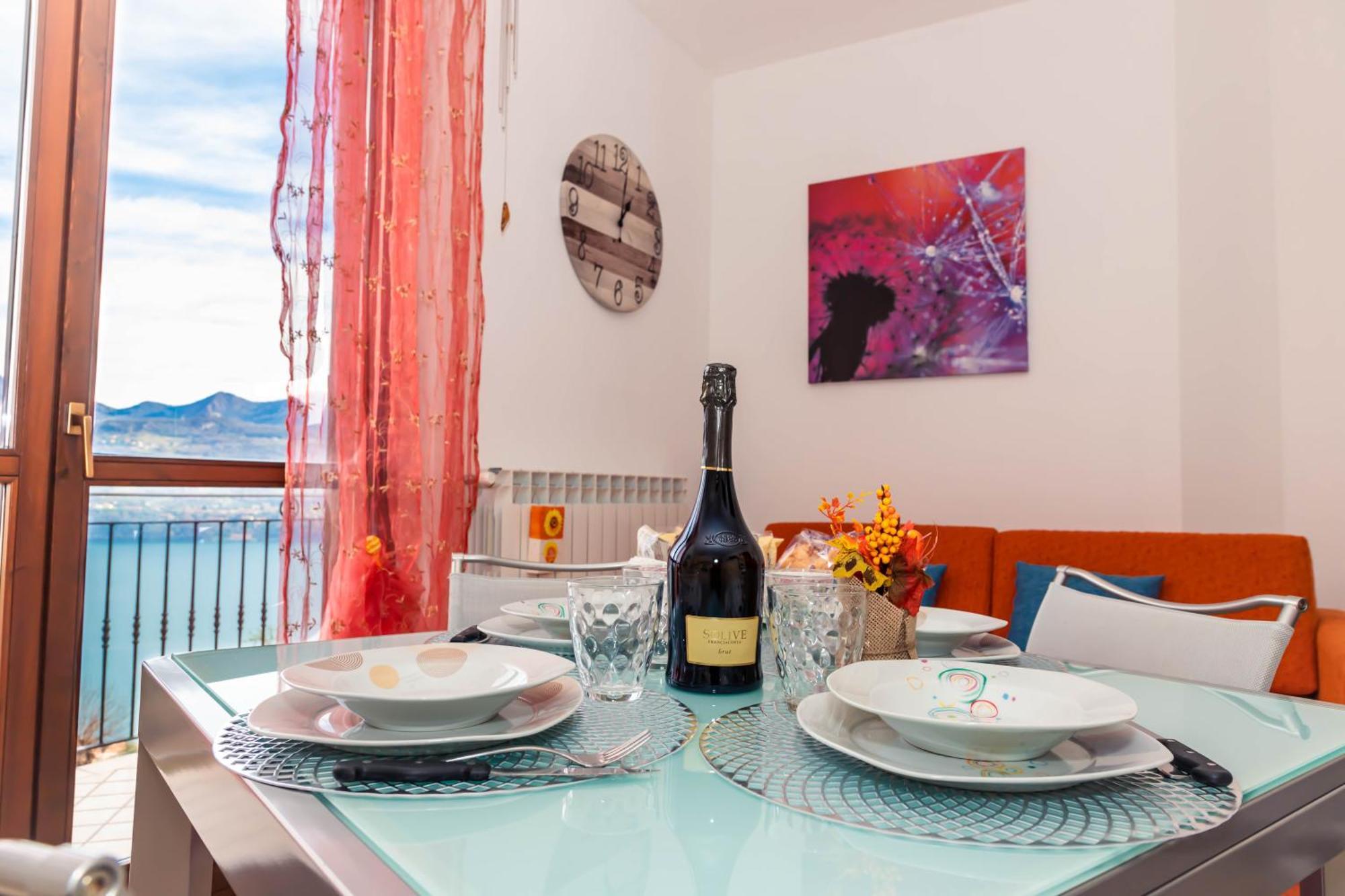 Residenza Coccinelle Vista Lago D'Iseo Tavernola Bergamasca Exterior foto