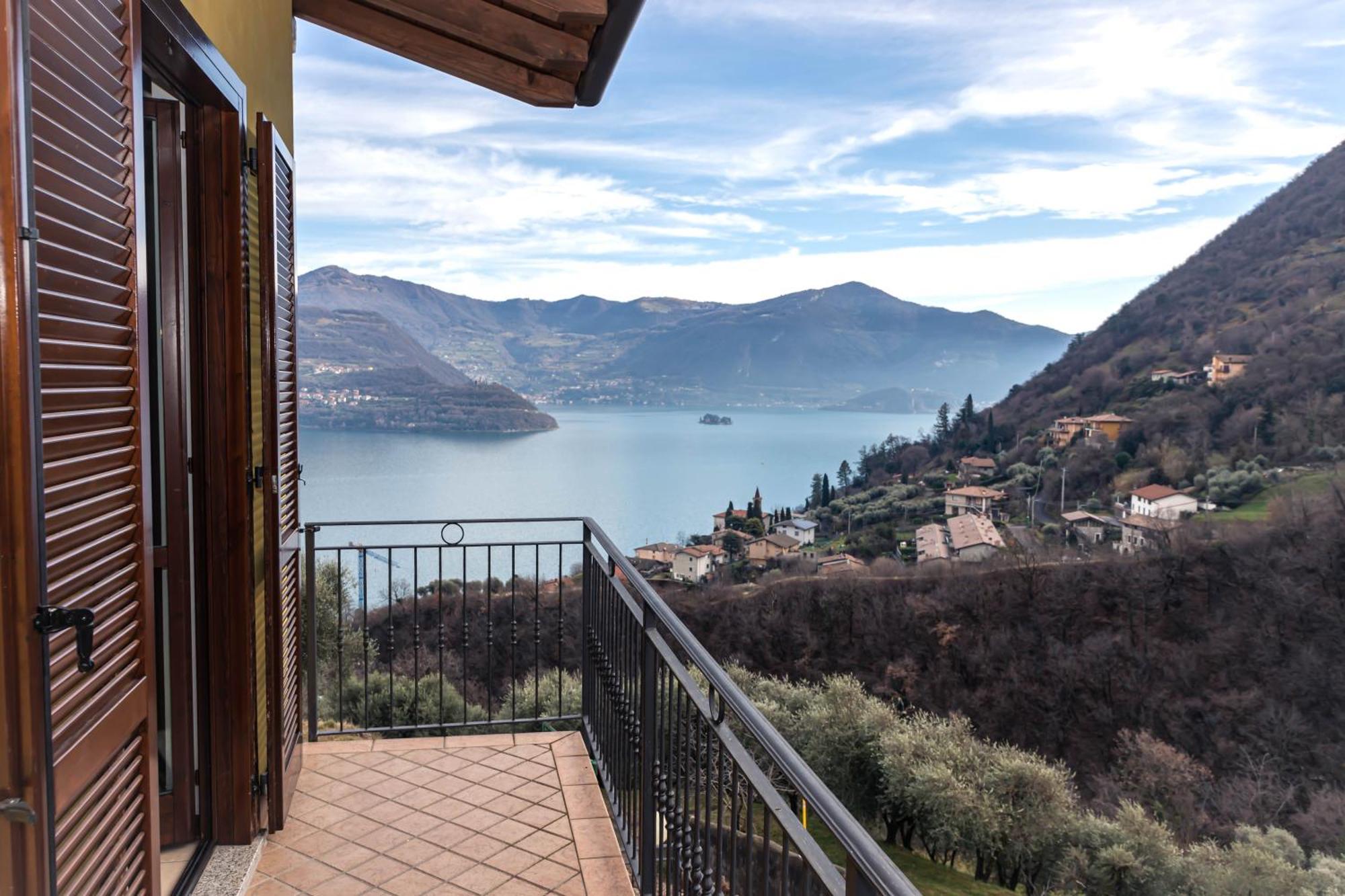 Residenza Coccinelle Vista Lago D'Iseo Tavernola Bergamasca Exterior foto